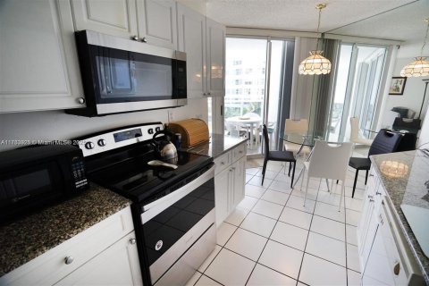 Condominio en alquiler en Sunny Isles Beach, Florida, 2 dormitorios, 160.72 m2 № 1935414 - foto 6