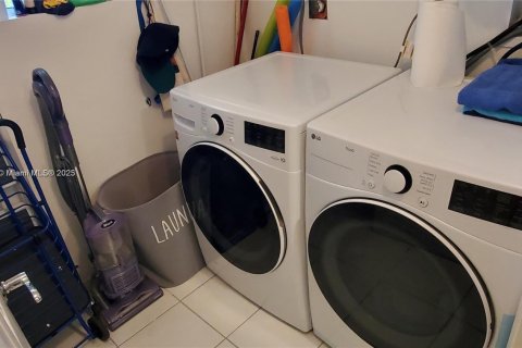 Condominio en alquiler en Sunny Isles Beach, Florida, 2 dormitorios, 160.72 m2 № 1935414 - foto 21