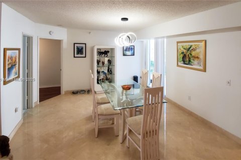 Condominio en alquiler en Sunny Isles Beach, Florida, 2 dormitorios, 160.72 m2 № 1935414 - foto 2