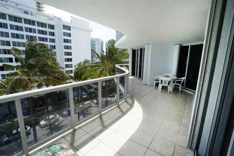 Condominio en alquiler en Sunny Isles Beach, Florida, 2 dormitorios, 160.72 m2 № 1935414 - foto 16