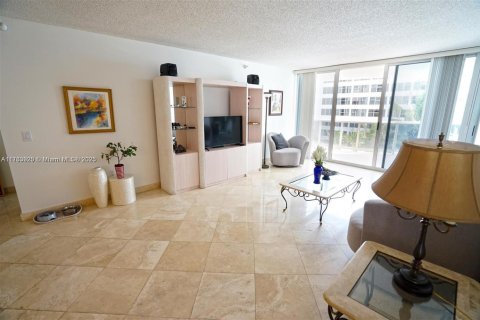 Condominio en alquiler en Sunny Isles Beach, Florida, 2 dormitorios, 160.72 m2 № 1935414 - foto 4