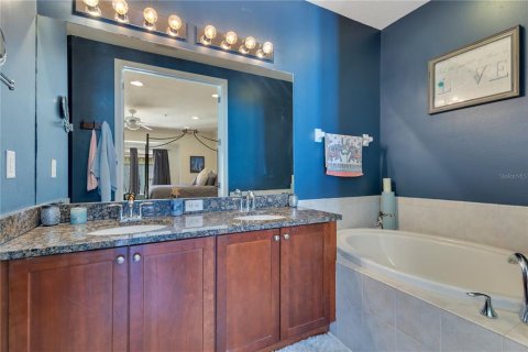 Townhouse in Tampa, Florida 3 bedrooms, 200.11 sq.m. № 1649227 - photo 17