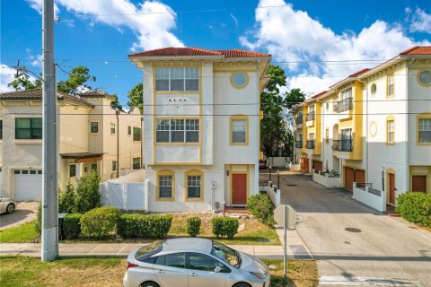 Townhouse in Tampa, Florida 3 bedrooms, 200.11 sq.m. № 1649227 - photo 30