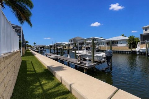 House in Apollo Beach, Florida 4 bedrooms, 329.62 sq.m. № 2123649 - photo 5