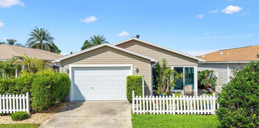 Villa ou maison à The Villages, Floride 2 chambres, 107.4 m2 № 2426944