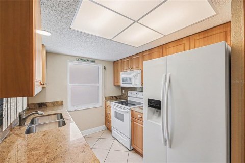 Copropriété à vendre à Indian Shores, Floride: 2 chambres, 104.52 m2 № 2094490 - photo 12