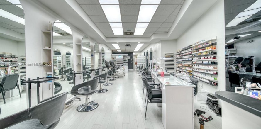 Immobilier commercial à Miami, Floride № 1784190