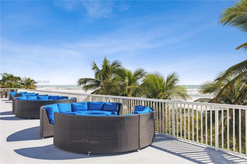 Condo in Miami Beach, Florida, 2 bedrooms  № 1896011 - photo 30
