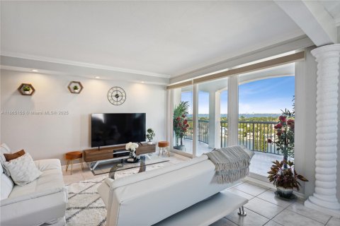 Condo in Miami Beach, Florida, 2 bedrooms  № 1896011 - photo 4