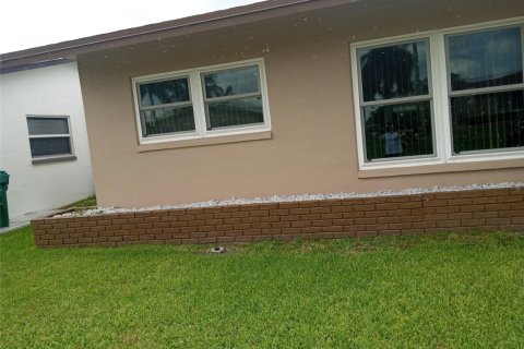 Copropriété à louer à Lauderhill, Floride: 2 chambres, 99.41 m2 № 1225767 - photo 1