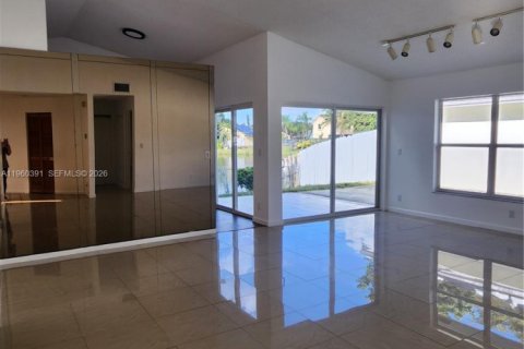 House in Cooper City, Florida 3 bedrooms, 137.87 sq.m. № 2020370 - photo 3