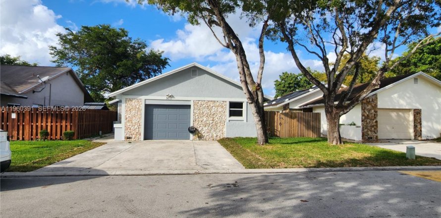 House in Cooper City, Florida 3 bedrooms, 137.87 sq.m. № 2020370