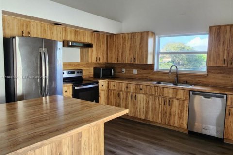 House in Cooper City, Florida 3 bedrooms, 137.87 sq.m. № 2020370 - photo 6