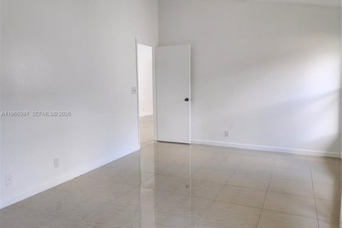 House in Cooper City, Florida 3 bedrooms, 137.87 sq.m. № 2020370 - photo 13