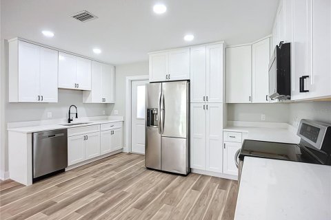 Appartement à louer à Brandon, Floride: 2 chambres, 92.9 m2 № 1884201 - photo 9