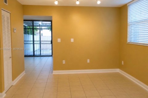 Condo in Miami, Florida, 3 bedrooms  № 2086472 - photo 5