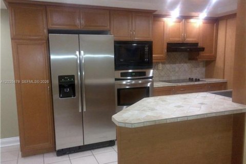 Condo in Miami, Florida, 3 bedrooms  № 2086472 - photo 3