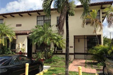Condo in Miami, Florida, 3 bedrooms  № 2086472 - photo 2