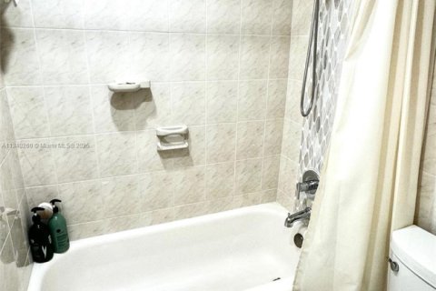 Condominio en venta en Miami, Florida, 3 dormitorios, 154.22 m2 № 1828885 - foto 19
