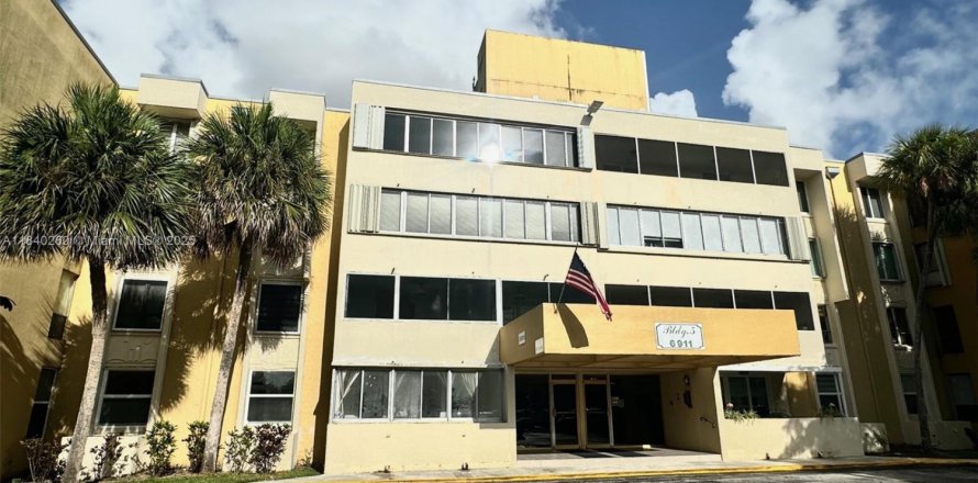 Condominio en Miami, Florida, 3 dormitorios  № 1828885