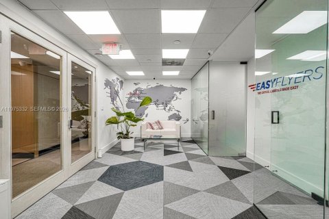 Propiedad comercial en Miami, Florida № 2174917