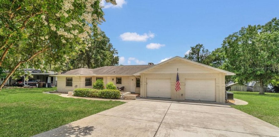 Villa ou maison à Polk City, Floride 3 chambres, 188.22 m2 № 1825448