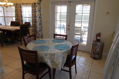 House in Davenport, Florida 5 bedrooms, 217.21 sq.m. № 2195456 - photo 10