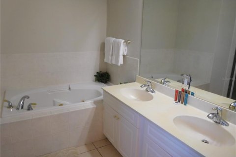 House in Davenport, Florida 5 bedrooms, 217.21 sq.m. № 2195456 - photo 25