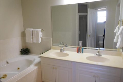 House in Davenport, Florida 5 bedrooms, 217.21 sq.m. № 2195456 - photo 26