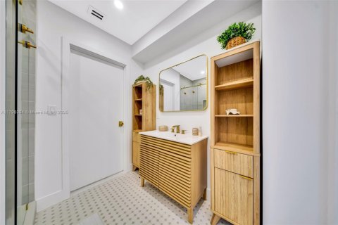 Villa ou maison à louer à Islamorada, Village of Islands, Floride: 4 chambres, 167.22 m2 № 2018737 - photo 5