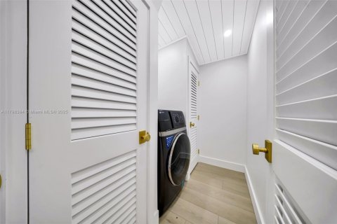 Villa ou maison à louer à Islamorada, Village of Islands, Floride: 4 chambres, 167.22 m2 № 2018737 - photo 25