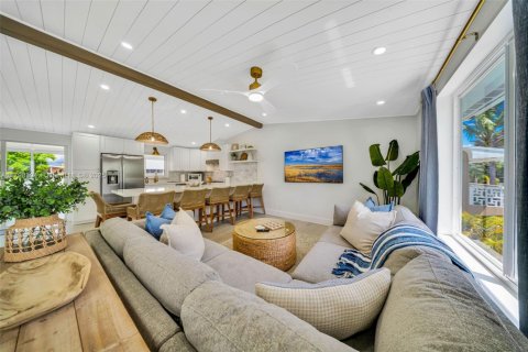 Villa ou maison à louer à Islamorada, Village of Islands, Floride: 4 chambres, 167.22 m2 № 2018737 - photo 2