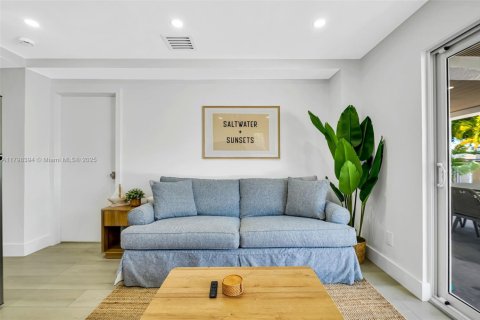 Villa ou maison à louer à Islamorada, Village of Islands, Floride: 4 chambres, 167.22 m2 № 2018737 - photo 17