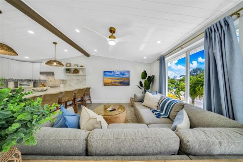 Villa ou maison à louer à Islamorada, Village of Islands, Floride: 4 chambres, 167.22 m2 № 2018737 - photo 3