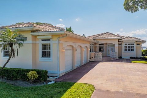 Casa en venta en Daytona Beach, Florida, 3 dormitorios, 312.8 m2 № 1638065 - foto 1