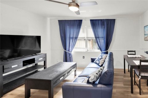 House in Orlando, Florida 2 bedrooms, 95.88 sq.m. № 2396337 - photo 12