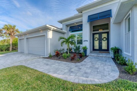 House in Port Charlotte, Florida 3 bedrooms, 198.25 sq.m. № 2317240 - photo 8