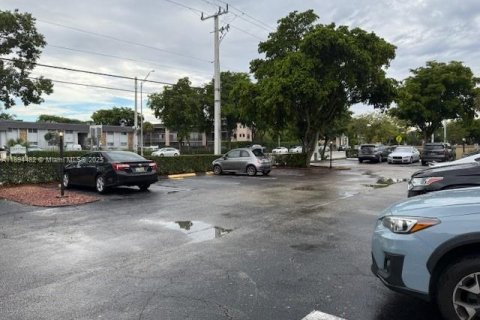 Copropriété à vendre à Coral Springs, Floride: 2 chambres, 125.42 m2 № 1947007 - photo 26