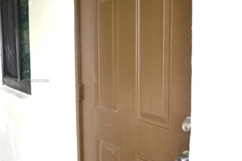 Apartment in Miami, Florida 1 bedroom, 394.28 sq.m. № 2042741 - photo 2