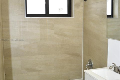 Apartment in Miami, Florida 1 bedroom, 394.28 sq.m. № 2042741 - photo 11