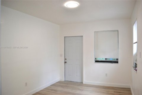 Apartment in Miami, Florida 1 bedroom, 394.28 sq.m. № 2042741 - photo 4