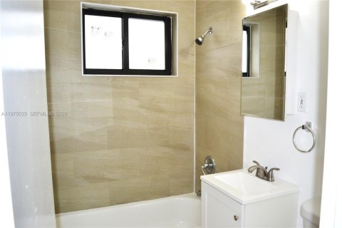 Apartment in Miami, Florida 1 bedroom, 394.28 sq.m. № 2042741 - photo 10