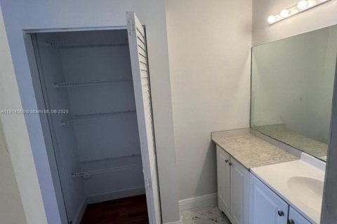 Adosado en alquiler en North Lauderdale, Florida, 2 dormitorios, 115.48 m2 № 1970034 - foto 17