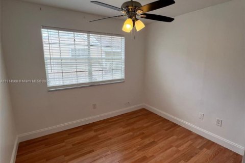 Adosado en alquiler en North Lauderdale, Florida, 2 dormitorios, 115.48 m2 № 1970034 - foto 12