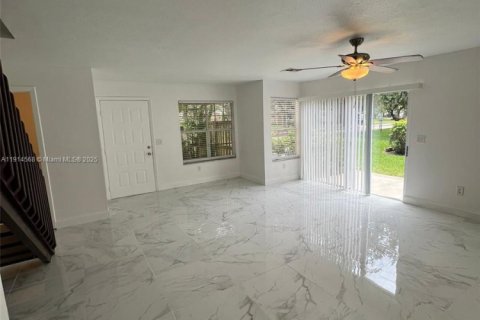 Adosado en alquiler en North Lauderdale, Florida, 2 dormitorios, 115.48 m2 № 1970034 - foto 2