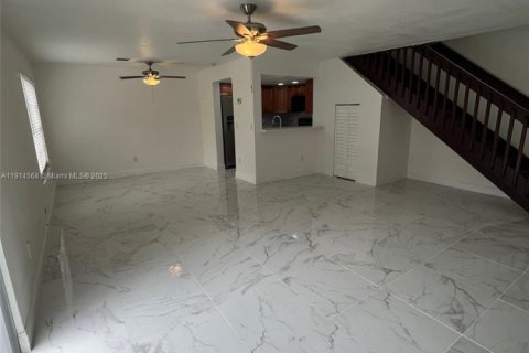 Adosado en alquiler en North Lauderdale, Florida, 2 dormitorios, 115.48 m2 № 1970034 - foto 4