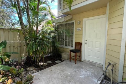 Adosado en alquiler en North Lauderdale, Florida, 2 dormitorios, 115.48 m2 № 1970034 - foto 1