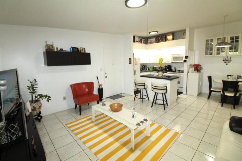 Condo in Tamarac, Florida, 2 bedrooms  № 2250821 - photo 11