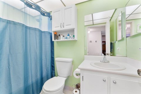 Condo in Tamarac, Florida, 2 bedrooms  № 2250821 - photo 21