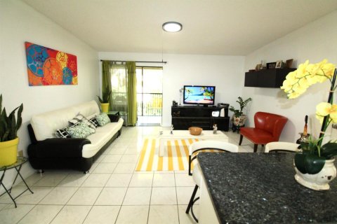 Condo in Tamarac, Florida, 2 bedrooms  № 2250821 - photo 10